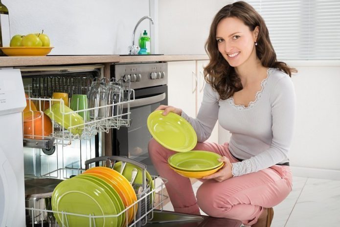 Что нельзя мыть в посудомоечной машине - мнение эксперта