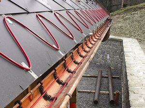 Обогрев кровли и водостоков для антиобледенения с использованием кабелей и рекомендации по их монтажу на крыше