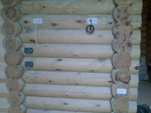Правила прокладки скрытой и открытой электропроводки в загородном деревянном доме: рекомендации специалистов
