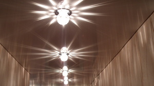 Правильное расположение светильников на натяжном потолке — расчёт количества лампочек