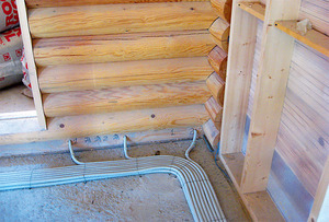 Проводка в деревянном доме: скрытый и открытый способ прокладки кабеля