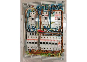 Схема подключения автомата в электрическом щитке своими руками: советы опытных электриков