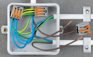 Соединение проводов в распределительной коробке: скрутка, пайка, подключение клеммниками и винтовыми зажимами