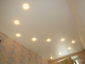 Точечные светильники для натяжных потолков: виды, их особенности и расположение, советы по выбору и фото
