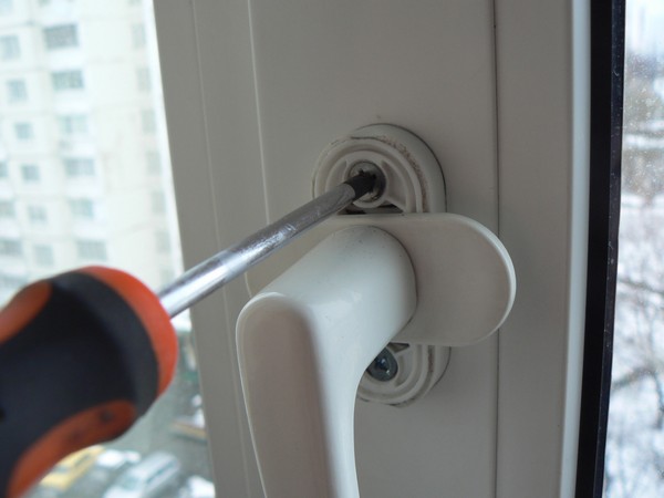 Как отремонтировать балконную дверь – методы устранения типичных проблем