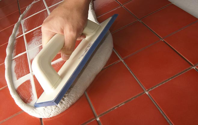 Как правильно затирать швы на плитке на полу?