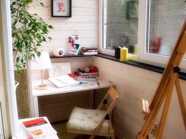 Как превратить балкон в комфортное рабочее место для занятий и творчества