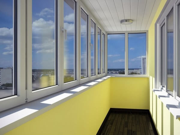 Как превратить балкон в комфортный кабинет: советы по благоустройству и дизайну