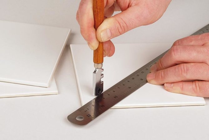 Как резать плитку стеклорезом в домашних условиях