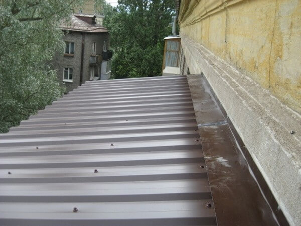 Как сделать крышу на балконе последнего этажа для надежной защиты от снега и дождя