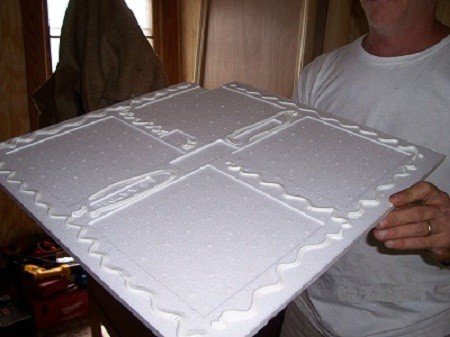 Клей для потолочной плитки из пенопласта: чем лучше клеить, расход