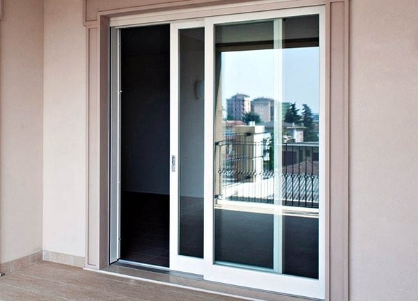 Раздвижные двери для балконов и лоджий: разновидности конструкций