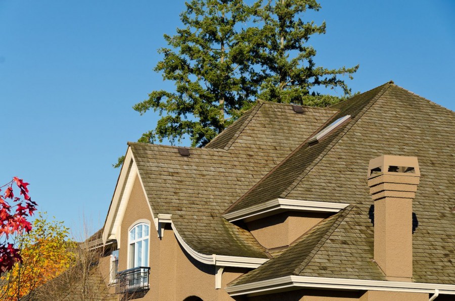 Чем покрыть крышу дома дешево и надежно? Ответ здесь! Много фото готовых конструкций из лучших материалов