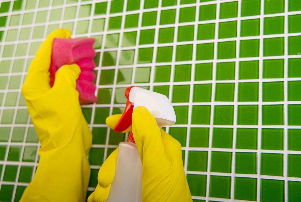 Как быстро и просто отмыть плитку в ванной от налета в домашних условиях