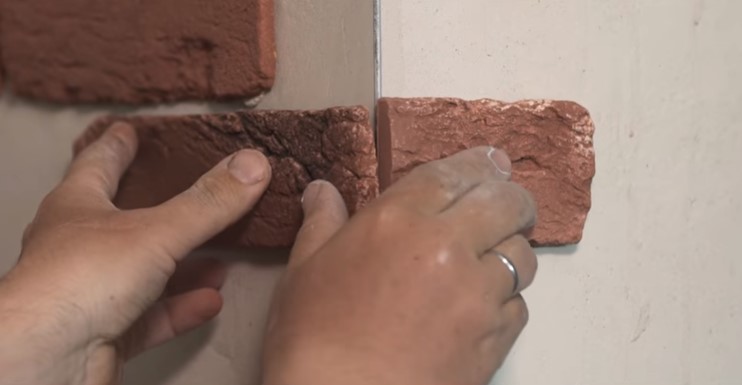 Технология укладки клинкерной плитки на стену