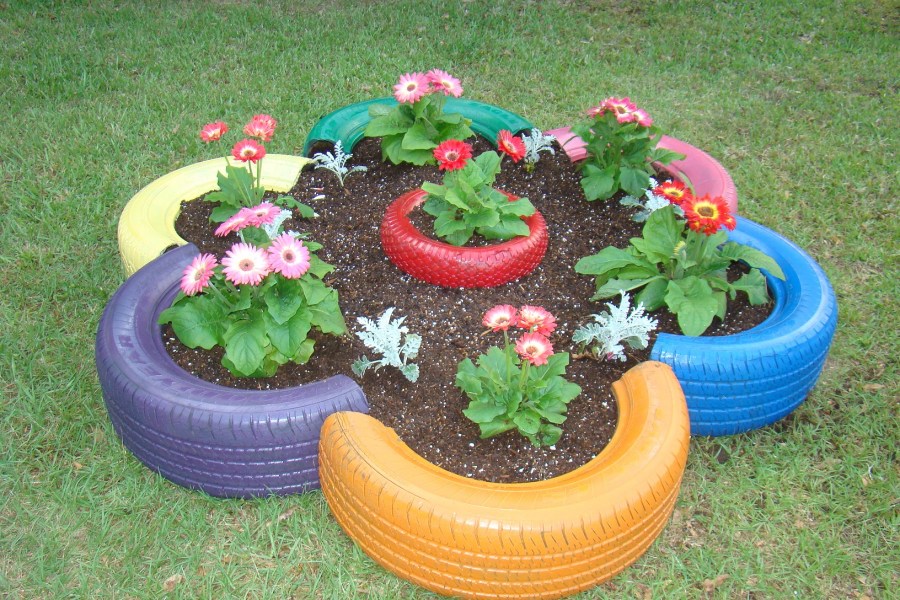 Цветочные клумбы: идеи и схемы стильного оформления для начинающих садоводов (110 фото)