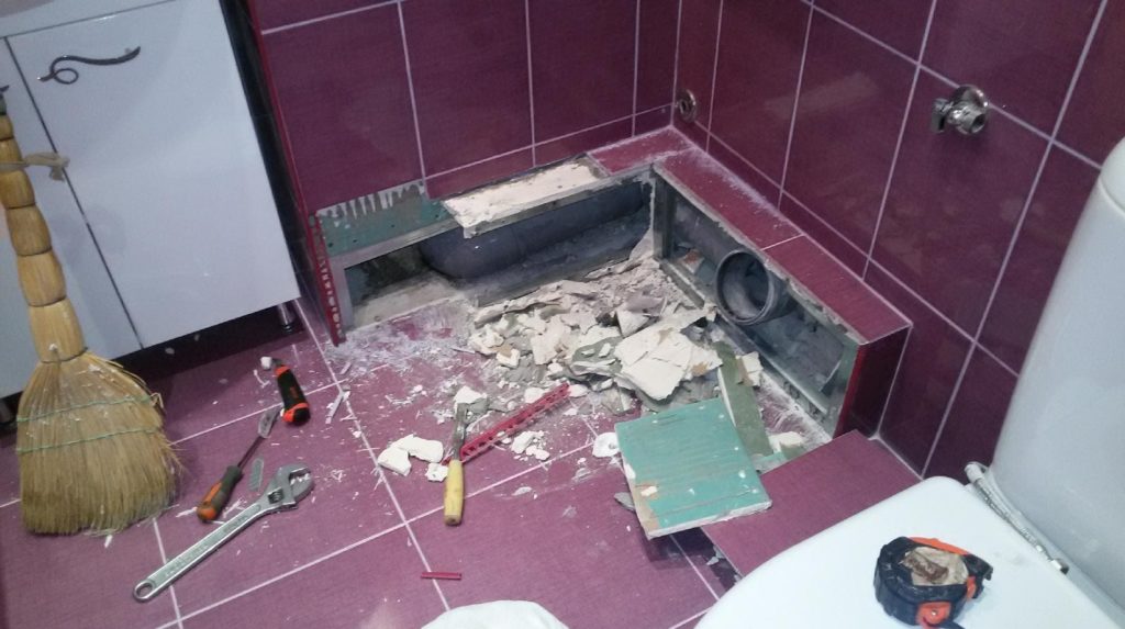 Как снять плитку в ванной со стены, не повредив ее?