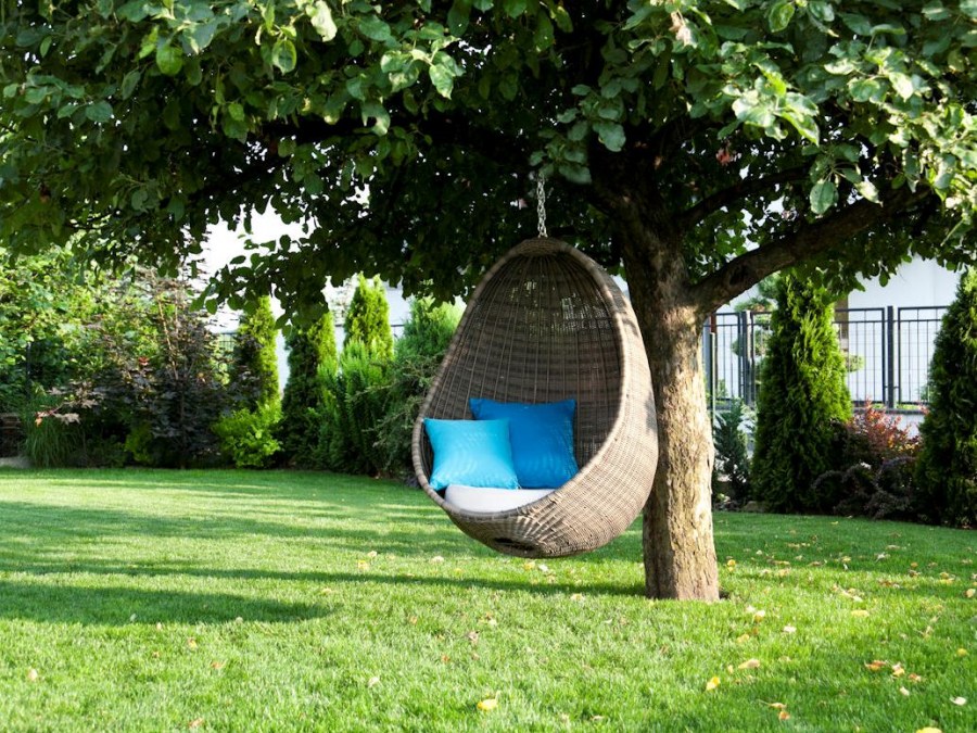 Подвесное кресло — правила использования в интерьере дома и особенности использования в саду (85 фото)