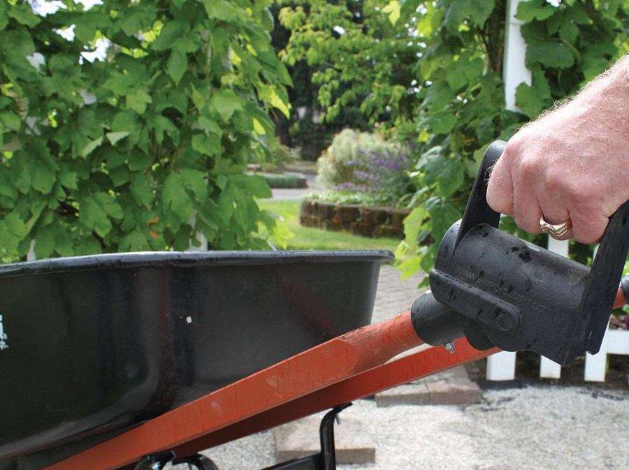 Садовая тачка — инструкция как выбрать готовую, или сделать своими руками. (110 фото)