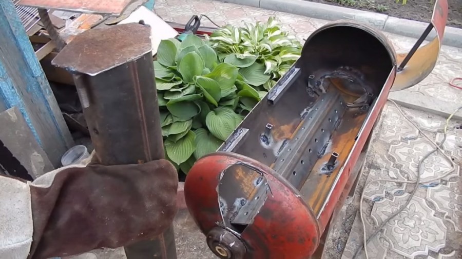 Мангал своими руками — инструкция как сделать из метала и кирпича (100 фото новинок)