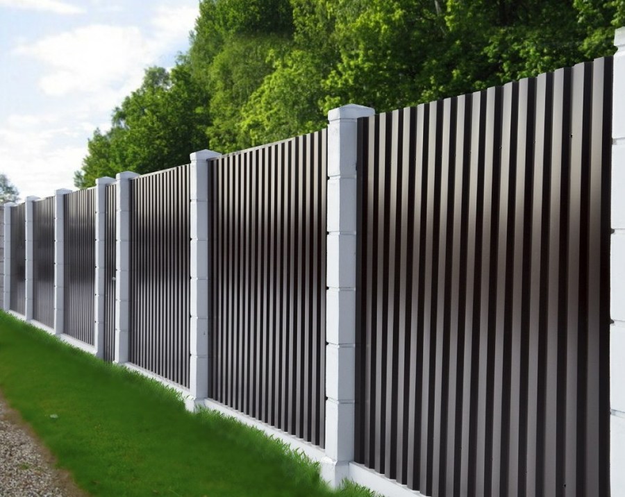 Забор из профнастила — основные цвета, особенности конструкции и правила установки (95 фото-идей)