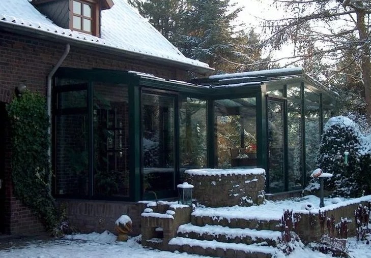 Закрытая зимняя веранда пристроенная к дому: все, что нужно знать