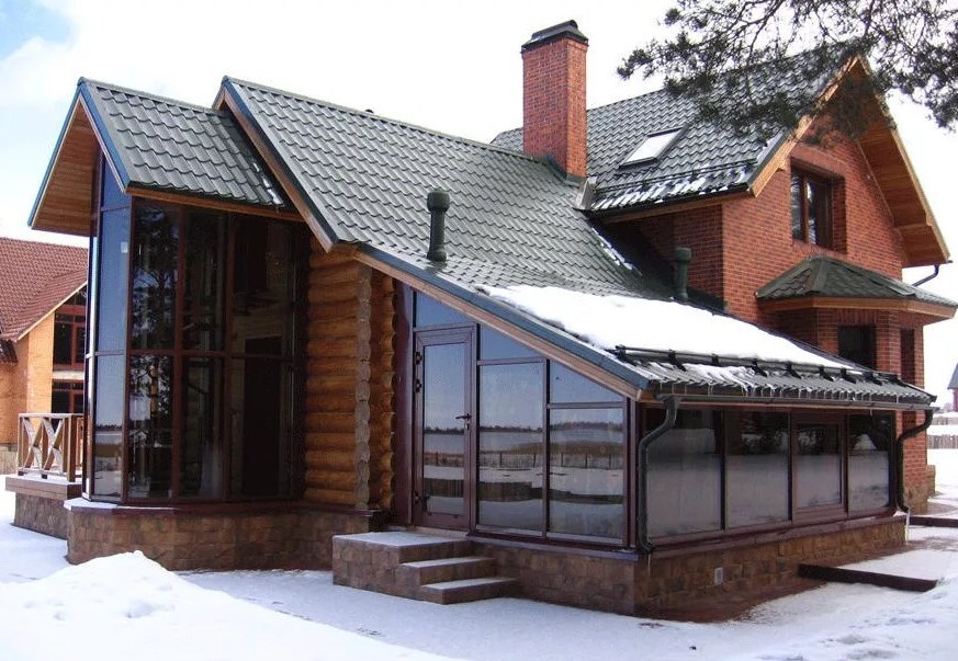 Закрытая зимняя веранда пристроенная к дому: все, что нужно знать