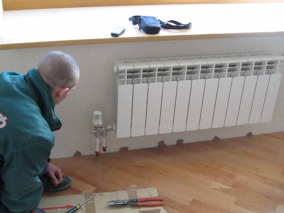Как установить батарею отопления: установка радиаторов своими руками в квартире, как правильно поставить, как добавить отопительную батарею самостоятельно, монтаж, как монтировать
