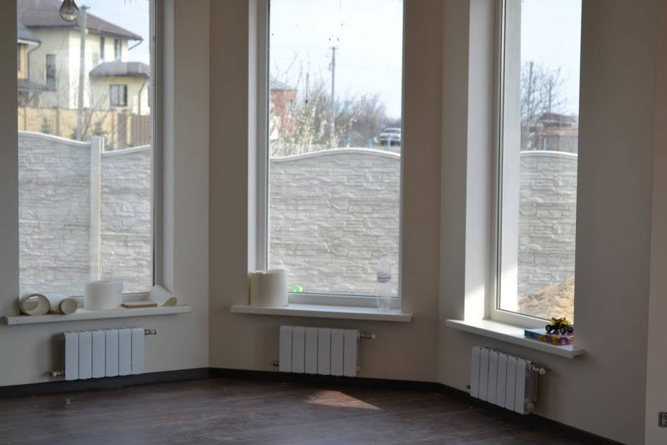Низкие радиаторы отопления для панорамных окон: какие бывают батареи под панорамные окна, батареи под витражное окно