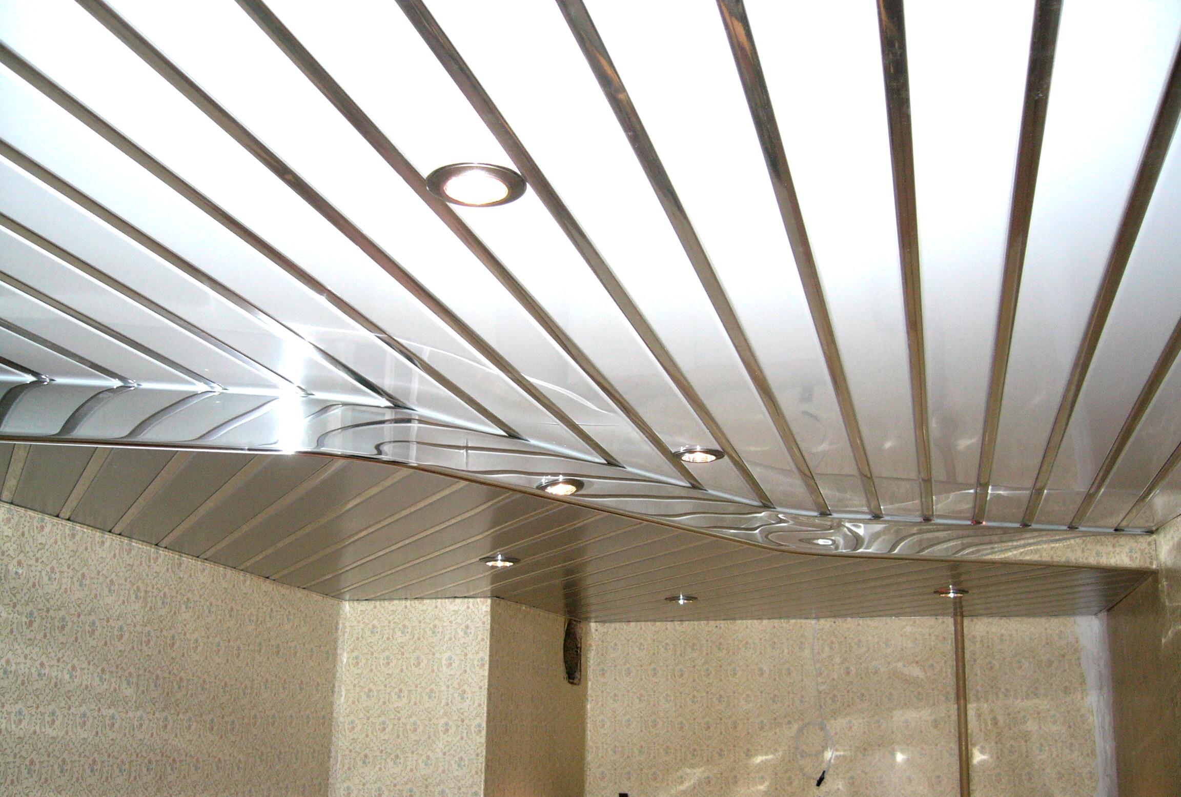 Подвесные потолки из алюминиевых панелей: преимущества, сборка.