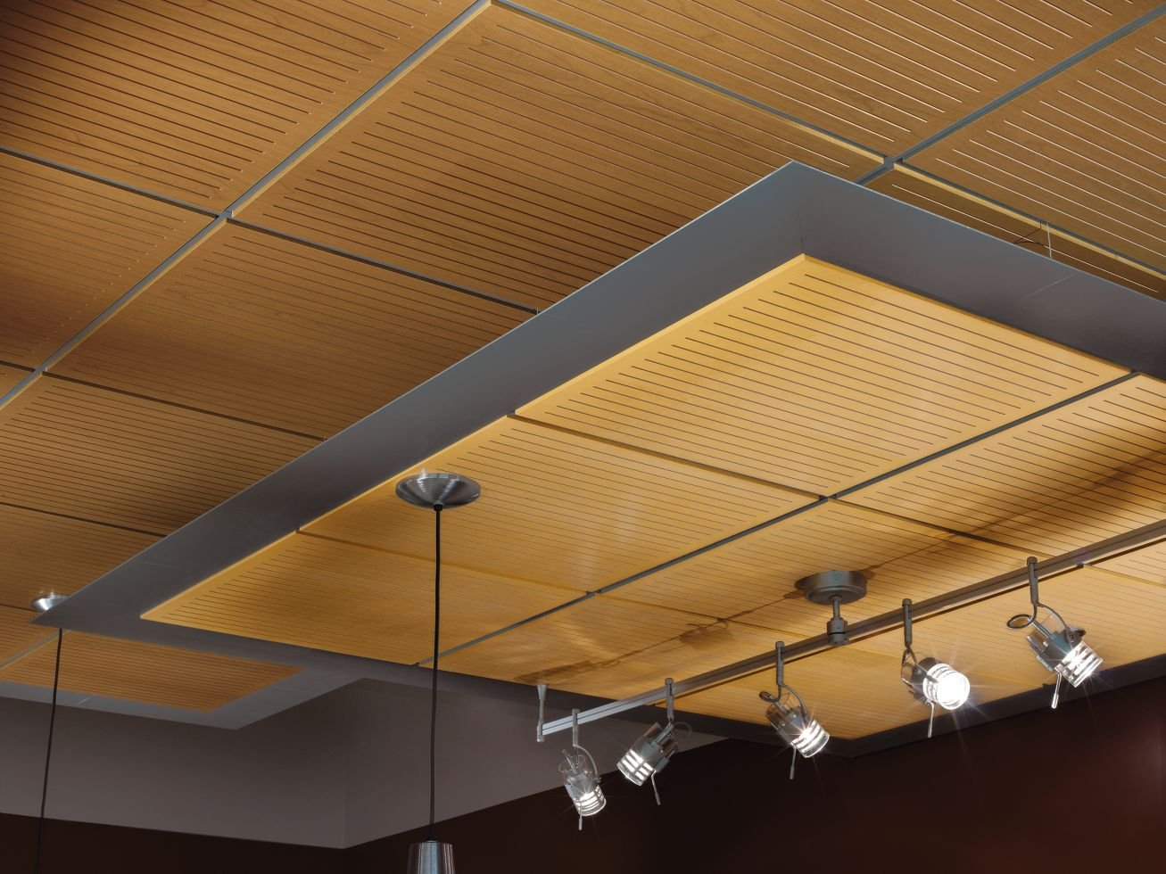 Подвесные металлические потолки и способ их монтажа.
