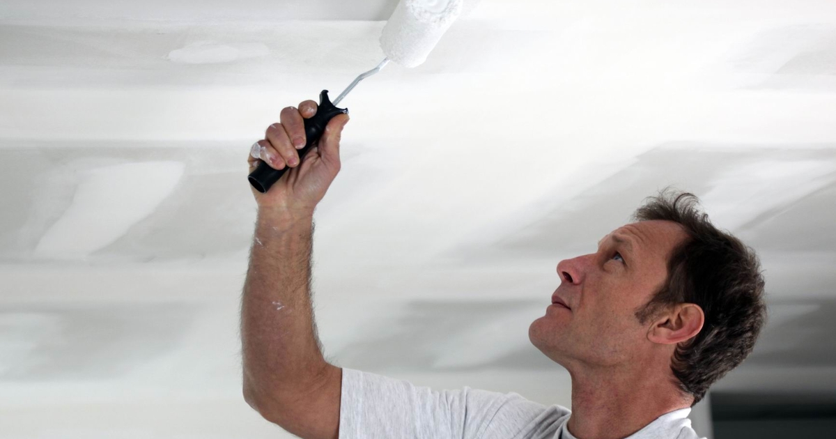 Водоэмульсионная краска для потолка: советы по окрашиванию.