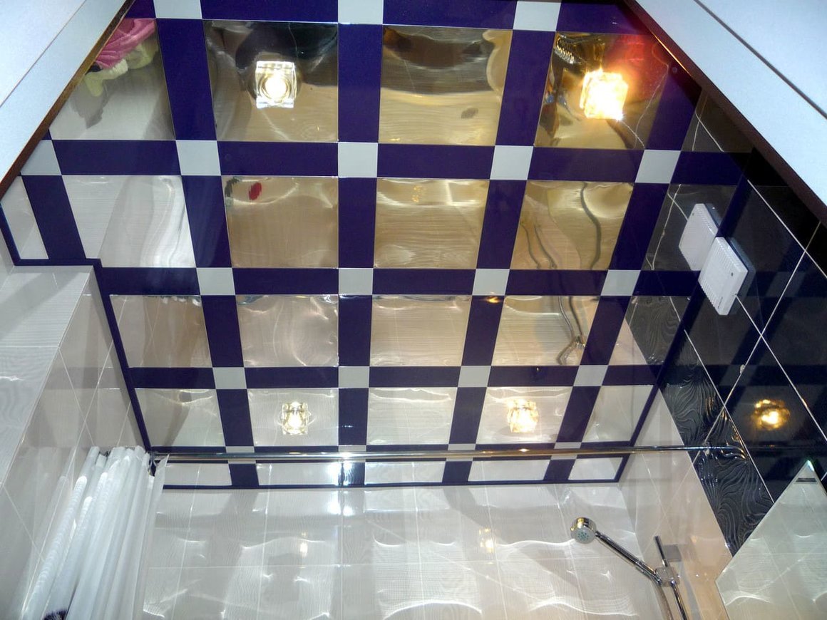 Зеркальный потолок в ванной: преимущества, технологии монтажа.