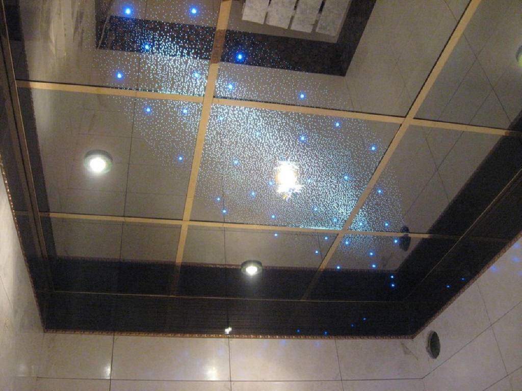 Зеркальный потолок в ванной: преимущества, технологии монтажа.