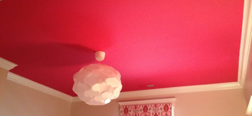 Как смыть водоэмульсионную краску с потолка своими силами?
