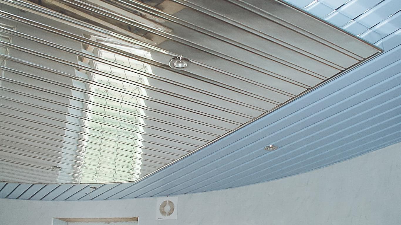 Подвесной потолок из пластиковых панелей: инструкция по установке