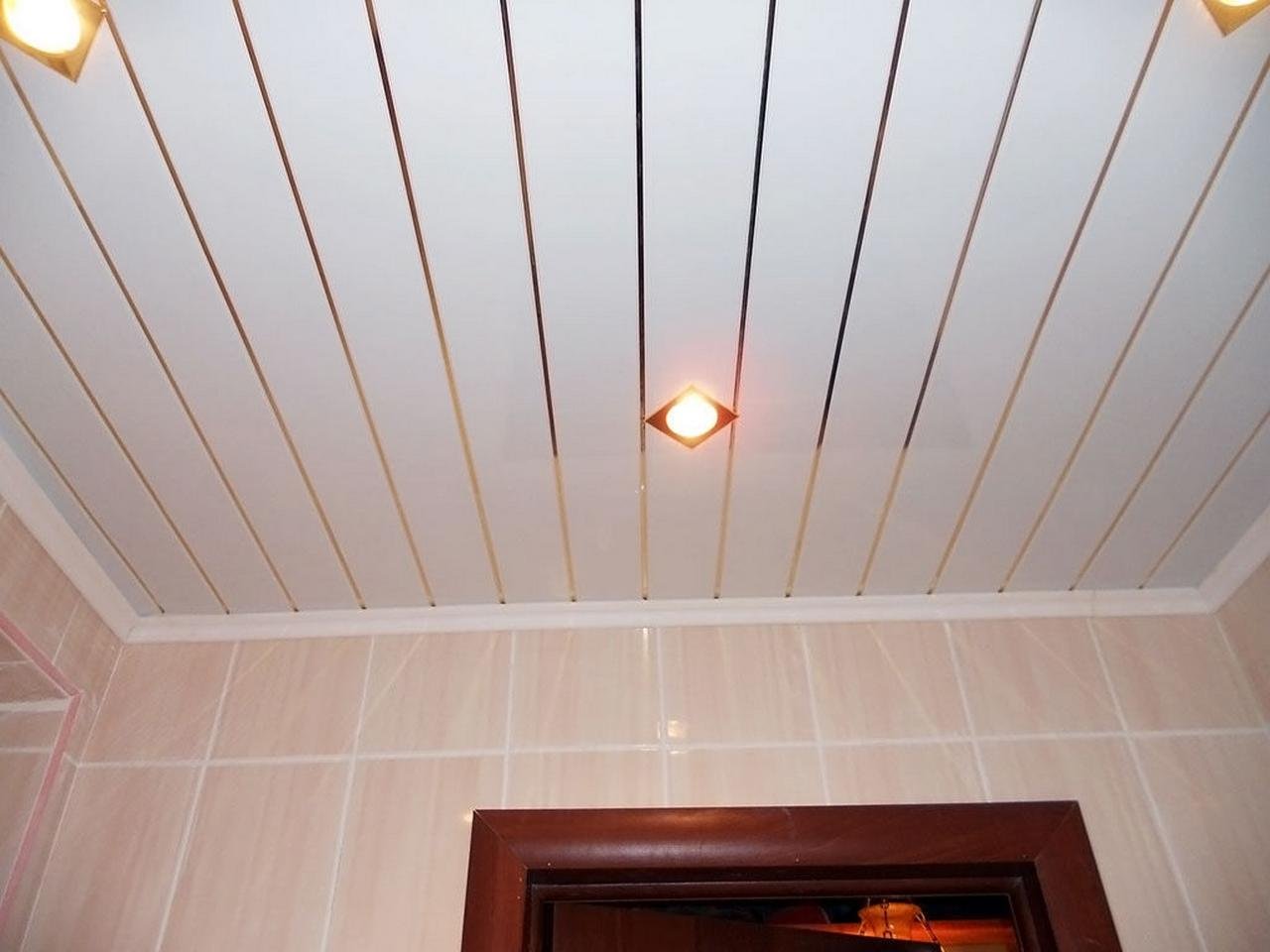 Потолок из панелей пвх в ванной: от выбора до монтажа.