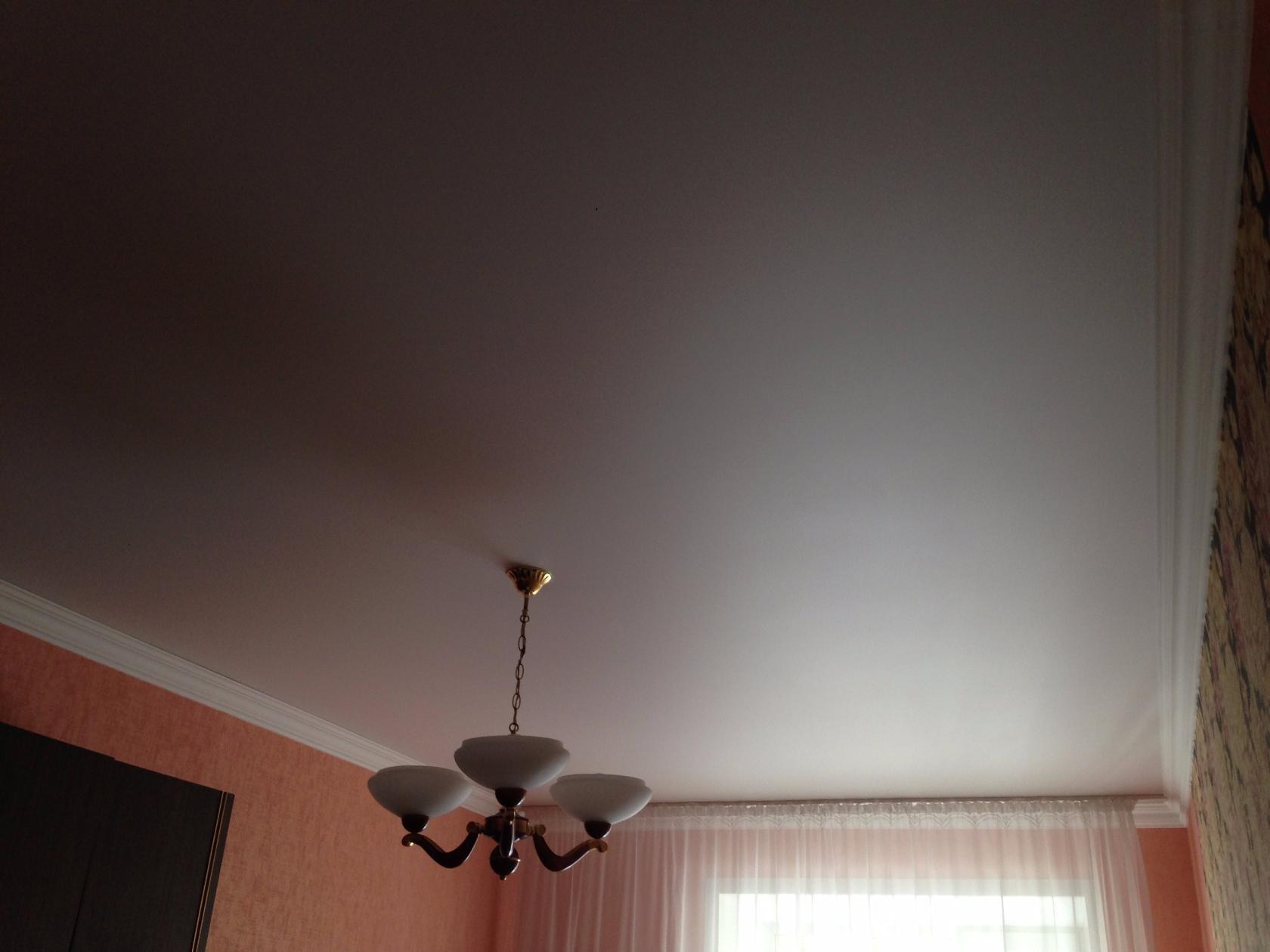 Сатиновые или матовые натяжные потолки - разница между полотнами.