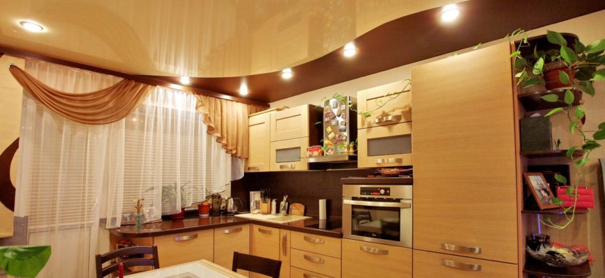 Натяжные потолки на кухне: подбор материала, преимущества.