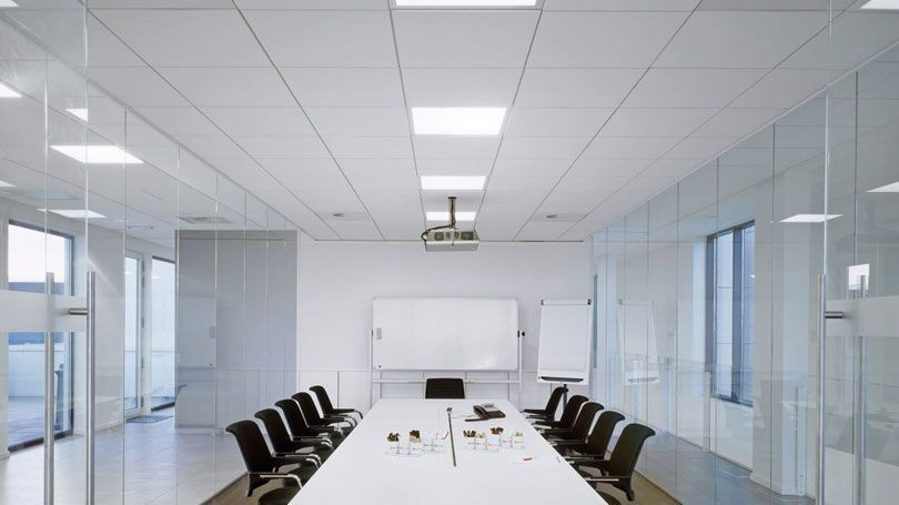 Потолочные светодиодные светильники для офиса: преимущества, основы выбора.
