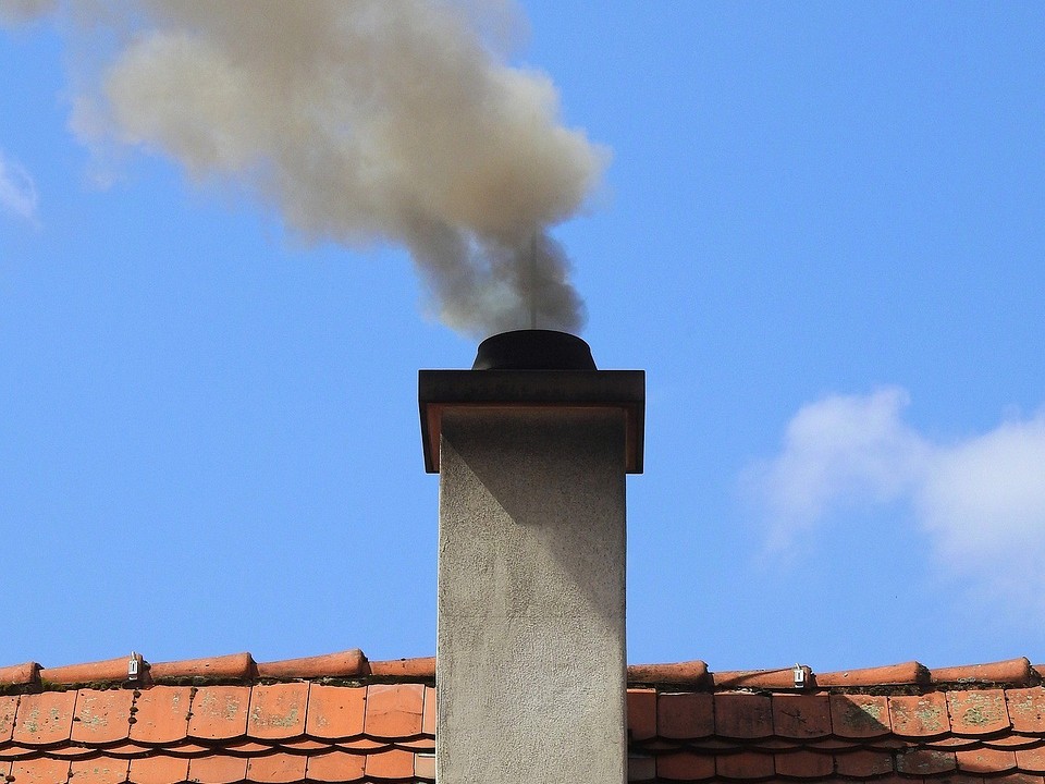 Чистка дымохода в частном доме своими руками: лучшие химические и народные средства для прочистки дымохода