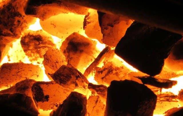 Как топить печь углем: как правильно топить, уголь для топки, можно ли топить дровяную печь углем, как разжечь уголь в печке, каким углем топить